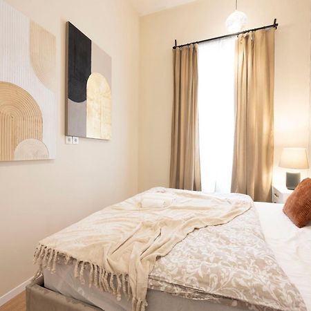 Cozy Boulevard Apartment In The Heart Of Budapeste Exterior foto